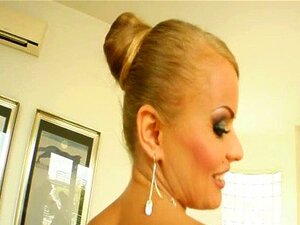 Milf Thing Old College Porn MILF Still Has What It Takes To Fuck