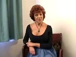 Roodharige Oma Milf Pijpbeurt