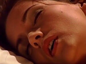 Heetste Pornoster In Een Geile Brunette, Kleine Tieten Seksscène,