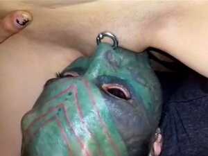 лизање бифидним језиком,