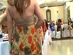 22 Hot Cougars Suck Fresh Stripper Cock!14