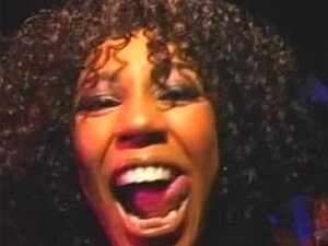 Första Gången Någonsin..Porrstjärnan Pinky Och Roxy Reynolds Avslöjade På Scenen