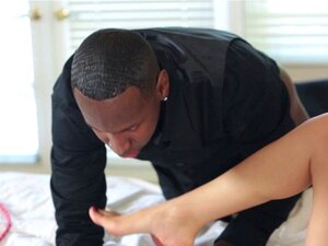 Atada Tiffany. Maurice Sintió A Tiffany Cuando Le Suplicaba Que La Desatara Y Se Notaba Que Lo Estaba Disfrutando En Secreto