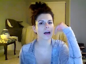 MILF Brasileña Con Gran Pezón Se Masturba