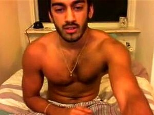 Секси необрезани индијски тип дрка на камери