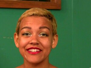 ATKhairy: Piper - Haastatteluelokuva, Tapaa Piper, Porukka Leikkasi Karvaisen Seksipixien Voittaneella Hymyllä. Piper Puhuu Rakkaudestaan Viiniin, Puistoihin Ja Neulomiseen! Tässä R Williamsin Haastattelussa Hän Onnistuu Myös Riisuutumaan Ja Esittelemään 