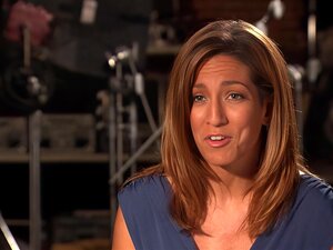 Amatör Inked Brunett Slampa Anette Med Stora Bröst älskar Att Titta På Hennes Hem Videor När Hennes älskare Slickar Och Knullar Hennes Rakade Fitta Men Nu Vill Hon Ha En Professionell Scen Utomhus Så Hon Frågar Holly Randalls Hjälp