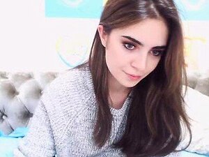 Titta På Denna Fantastiska Brunett Ta Kontroll Och Tillfredsställer Sig Själv I En Live Solo Show På Webbkameran. Hon älskar Att Visa Upp Sig Och Kommer Att Lämna Dig Tigande Efter Mer.