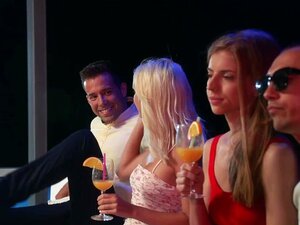 Vixen Två Vackra Kvinnor För En Lång Kuk