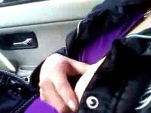 FRAU LUTSCHT MEINEN SCHWANZ IM PARK, WÄHREND ER IM CASINO IST