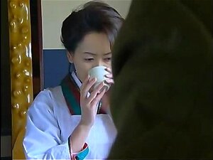 Ervaar De Aantrekkingskracht Van Japanse Verleiding Terwijl Deze Aziatische Babes Je De Betekenis Van Hardcore Plezier Laten Zien. Bereid Je Voor Op Een Wilde Rit Met Naakte Meiden Die Weten Hoe Ze Aan Al Je Verlangens Kunnen Voldoen.