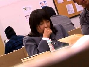 Sexe En Public Avec Une Fille à Gros Seins Dans Le Métro Public