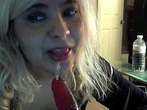 Duża Cycatka Z Klubowej Sukienki Camgirl Tryska