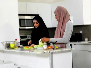 Noir Baise Hijab - Porno @ RueNu.com