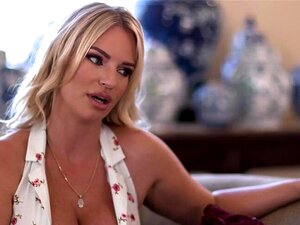 Кад Атена покуша да помогне Рејчел да пронађе прстен, ухвати је и њена рука, па су сада ОБОЈЕ заглављени док су савијени на каучу. Рејчел допире до њеног мобилног и зове њихове комшије, Џејми Мишел и Кајли Рокет. Када Кајли и Џејми стигну