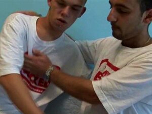 Schattige Homo's Geile Seks Met Cumshots. Schattige Homo's Geile Sex Met Cumshots Geile Homo's Die Zoenen En Neuken, En Hardcore Seks Anaal Neuken En Cumshots Die Genieten Van Hun Smerige Seks