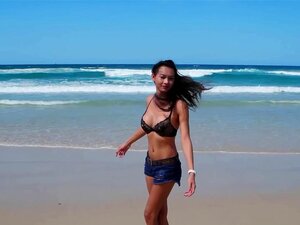 Sexy Ladyboy In Spiaggia