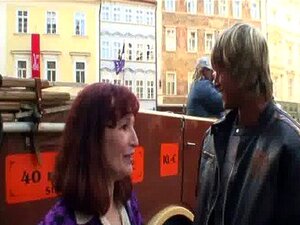 Oldie Bekommt Ihre Behaarte Muschi Durchgepflügt