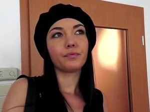 POV-Mitspiel. Lass Uns Dich Noch Einmal Ein Rollenspiel Einladen. Diesmal Bist Du Der Glückliche Kerl, Der Angelik Duval Ficken Wird, Eine Scharfe Kleine Brünette, Die Alles Tut, Was Ein Mann Sich Wünschen Kann. Oral, Anal, Vaginal Und Sogar Einen Fußjob.