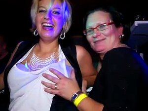 Cfnm Dziwki Kochające Kutasy Robią Loda