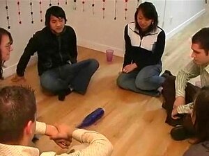 Kåta Studenter Leker, Snurrar Flaskan