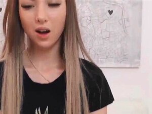 CAM4FREE - Flexibele Blonde Speelt Met Haar Zoete Kutgat. Zie Hoe Flexibel Deze Blonde Slet Is Terwijl Ze Haar Benen Spreidt Terwijl Ze Haar Strakke Kut Vingert En Tegelijkertijd Speelt. Mooie Blonde Laat Haar Vaardigheden Zien Terwijl Ze Het Zoete Kutje 
