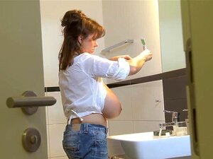 Watch Trop Gros Bébés Pour Le Berceau! On  Now! - Milf Big Busty, Massive Natural Boobs, Milf Porn