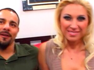 Mira A Tu Caliente Esposa Siendo Follada Por Una Estrella Porno