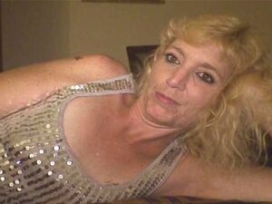 Mature Blonde Slut Sucking On Dick For Fast Pay Day