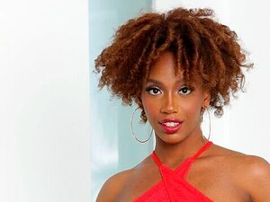 Die Glückliche Schwarze Schlampe Lacey London Wird Von Einem BBC Dominiert