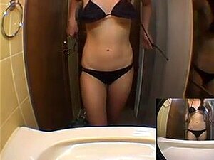 Japanska Djevojka Mijenja Odjeću Voajer 3