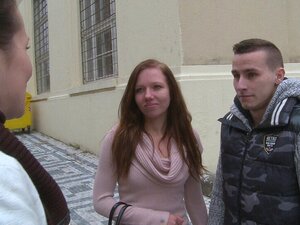 Söt Uni-student Behöver Pengar