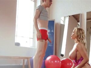 Duże Cycki Milf Seks Z Wytryskiem. Orgazm W Bondage, UPS Z Wytryskiem