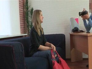 Petite Amateur-Casting-Babe Wird Gefickt