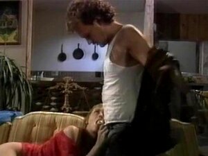 Ginger Lynn U Suzie Superstar - Potraga Se Nastavlja Video, Suzie Superstar – Potraga Se Nastavlja...Prvo Shauna Grant, Zatim Ginger Lynn I Sada Vruća Novajlija Alicia Monet! Sharon Kane, Koja Ne Samo Da Piše Već I Pjeva Pjesme U Ovom Filmu, Ima