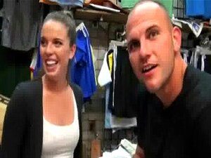 Uma Mulher Selvagem E Sexy é Paga Para Fazer Sexo 23