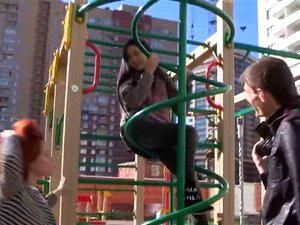 Likaiset Huorat Kestävät Gangbangin. Intohimoinen Gangbang-naintisessio Kiehtovien Naisten Kanssa