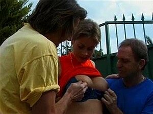 Hawt Icke-professionell Trekant, Man + Man + Kvinnlig Trekant Av äldre Amatörer Leker Med Oral-service, Vaginal Och Anal Sex. 2 Stavar, En Galen Dam Med En Fin Gazoo, Ingen Dubbel Penetration