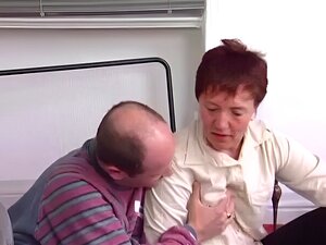 Црвенокоса бака јебе