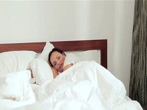 Euro MILF Cum Sharing With Step Stepdaughter