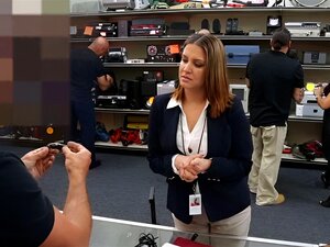 Unglaubliche Heiße Braut Wird Für Einen Flug Nach Hinten Gefickt. Erstaunliche Heiße Braut Mit Großen Titten Und Schönem Arsch Wird Von Einem Großen Schwanz Gelutscht Und Ihre Süße Muschi Wird Hart Für Einen Flug Nach Hause Gefickt