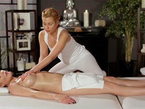 Massage Rooms G-spot Orgazm Dla Seksownej ślicznotki Lesbijki Z Naturalnymi Cyckami