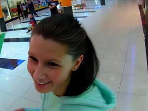 Прави аматерски пов јебан у јавном тоалету. Прави аматерски пов јебан док не сврши у јавном тоалету