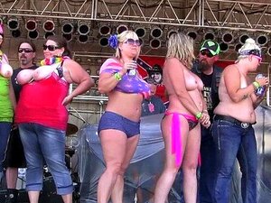 Cure S Velikom Guzatom Maćehom Jebu Sise U Iowi