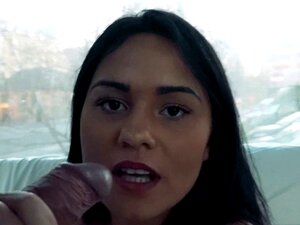 La Chaude Aida Sweet Pousse Sa Culotte Sur Le Côté Pour Se Faire Baiser. AIDA SWEET