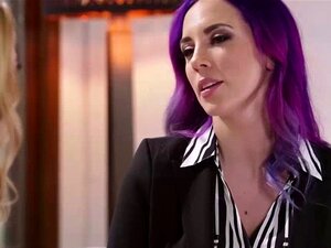 Värillinen Hiuksinen äitipuoli Jelena Jensen Tarjoaa Valtavat Tissinsä Kauniille Söpöläiselle Kenna Jamesille. Upea äitipuoli Jelena Jenen On Matkalla Töihin, Kun Hän Vihdoin Tapaa Söpön Beiben Kenna James Kennan, On Todella Innoissaan Viettää Aikaa Jelen