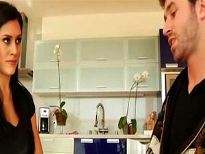 Р. Милф добија фацијал