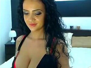 Hyväillen Kurvikasta Vartaloani Netissä, Kun Teen Runkkausesityksiä, Teen Niistä Todella Kuumia. Tässä Kotivideossa Olin Alasti Sängylläni, Koskettaen Rehevää Vartaloani. Puristaen Isoja Tissejäni Ja Nipistellen Nännejäni Sai Pilluni Märäksi