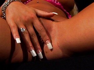 MILF Geeft Een Lekkere Handjob