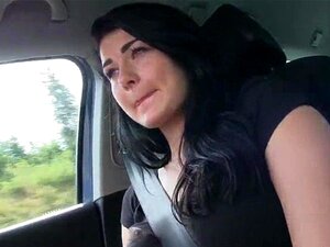 Urocza Brunetka Dziękuje Swojemu Nieznajomemu Ratownikowi, Najszybszym Sposobem Na Otrzymanie Europejskiej Dziwki Z Dziurą Na Twarzy Wokół Twojego Kutasa Jest Uratowanie Jej I Podwiezienie. Gdy Tylko Facet Poderwał Annę Na Drodze, Ten Facet Wiedział, że T